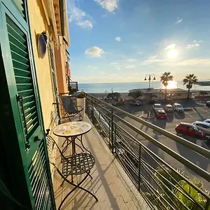 L'eternita' E' Il Mare Mischiato Col Sole Rimbaud Appartement Vintimille